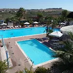 Kamemi Village & 4* ריברה
