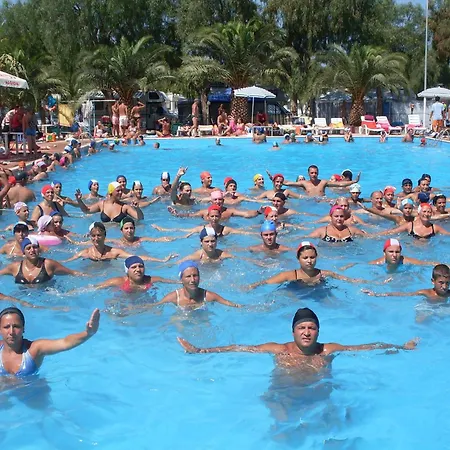 Üdülőpark Kamemi Village & 4*