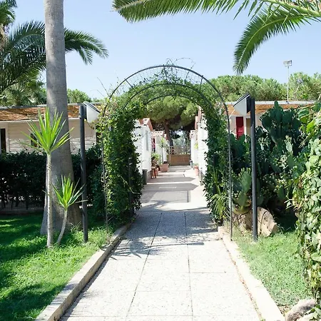 Kamemi Village & ריברה