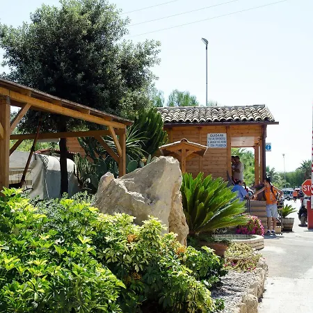 פארק נופש Kamemi Village & 4*