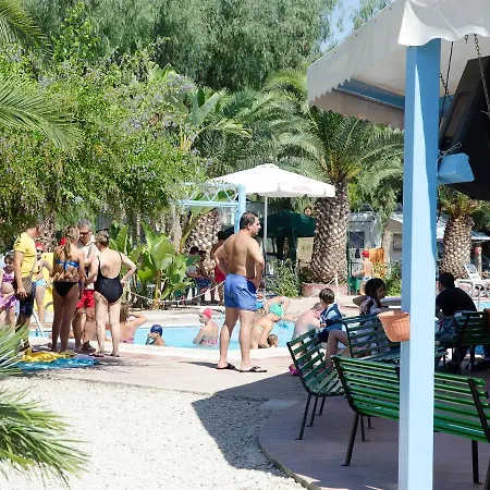 Kamemi Village & פארק נופש 4*