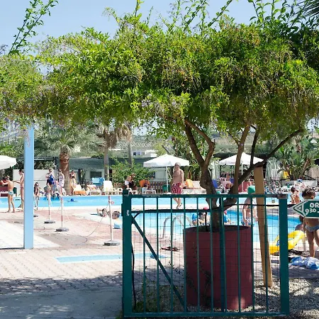 Kamemi Village & פארק נופש