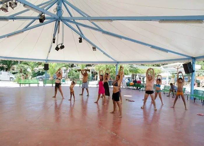 Üdülőpark Kamemi Village &