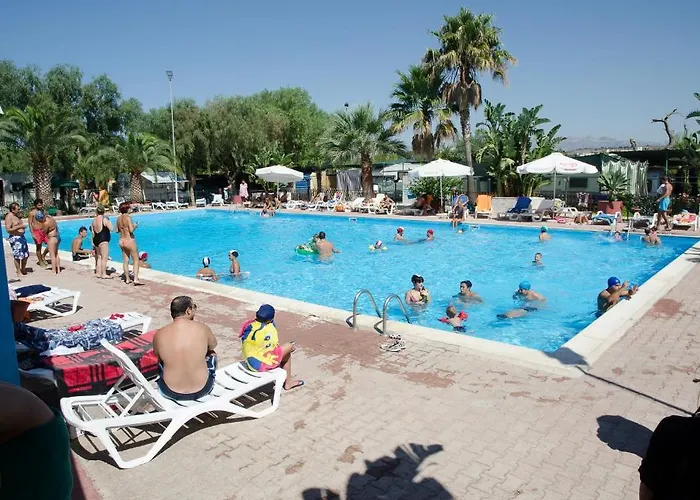 База отдыха Kamemi Village & 4*