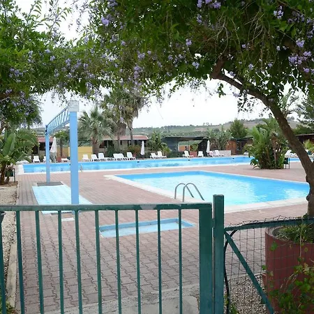 Aldeamento Turístico Kamemi Village & 4*