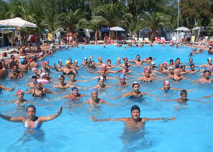 منتزه العطل Kamemi Village & 4*