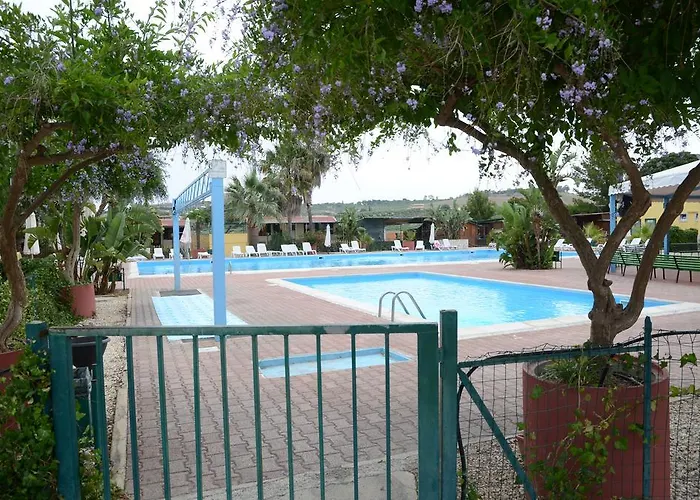 منتزه العطل Kamemi Village & 4*