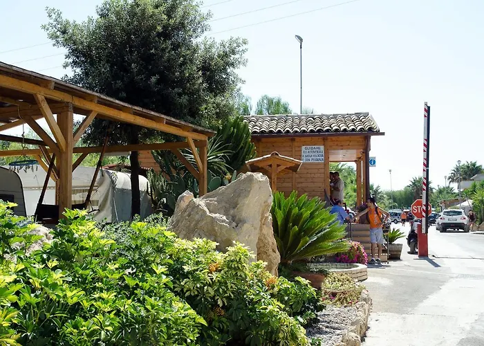 منتزه العطل Kamemi Village & 4*